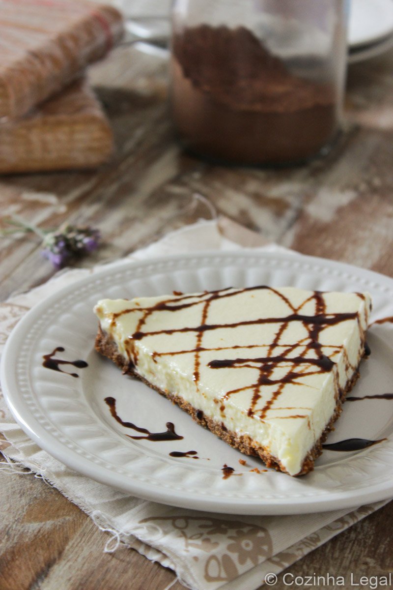 Tem sobremesa que conquista antes mesmo da primeira colherada, e a torta de leite Ninho é uma delas. Base de biscoito, recheio de liquidificador e a geladeira faz o resto.