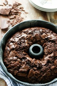Confira 27 das mais fáceis e gostosas receitas com chocolate para fazer nesta Páscoa. Tem receita de brownie, ovos, bolos e muito mais.