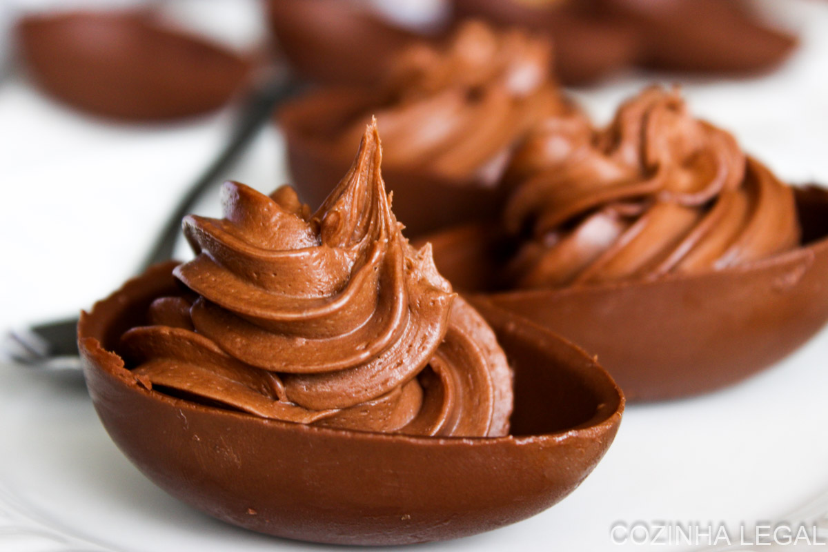 Ovinhos de chocolate recheados com creme de Nutella é bem fácil de fazer e vai agradar as suas crianças. Prepare hoje mesmo. 
