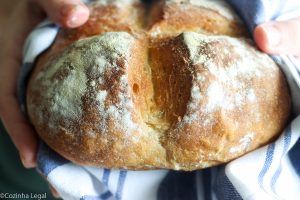 Faça pão italiano caseiro em alguns passos simples e nunca mais compre pão pronto. Receita fácil e prática, mesmo para quem nunca fez.