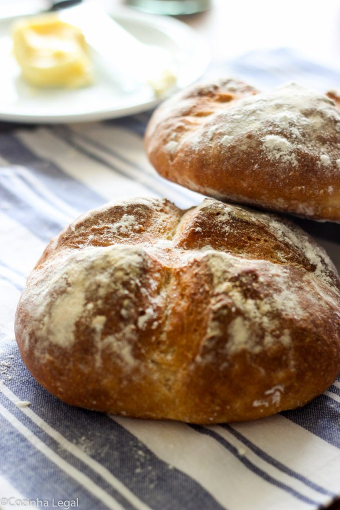 Faça pão italiano caseiro em alguns passos simples e nunca mais compre pão pronto. Receita fácil e prática, mesmo para quem nunca fez.