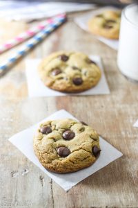 Esse são os melhores cookies macios com chocolate que existem. Clássicos cookies, fáceis, saborosos e com muitas gotas de chocolate.