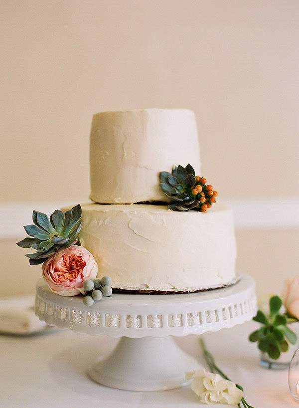 Posso ficar horas e horas no Pinterest olhando fotos sem me cansar. Confira uma lista com os 25 bolos de casamento mais lindos.