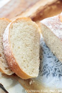 Qualquer um pode fazer este pão caseiro. Ele é simplesmente infalível, não precisa sovar e tem o sabor único do pão feito em casa. É só misturar todos os ingredientes e voilà. Pão caseiro sem sova rápido e fácil!