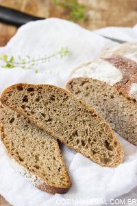 Pão caseiro sem sova é uma receita muito fácil de fazer e essa versão integral é ainda mais saudável que a tradicional.