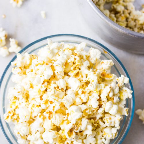 Aprenda a fazer a melhor receita de pipoca de cinema. Sem corante, sem aromatizante e com manteiga de verdade!