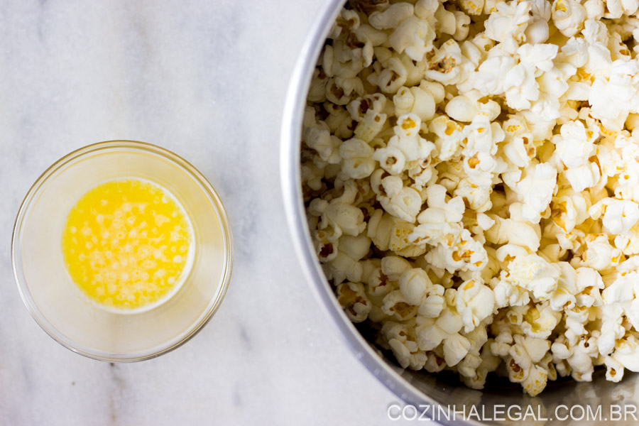 Aprenda a fazer a melhor receita de pipoca de cinema. Sem corante, sem aromatizante e com manteiga de verdade!