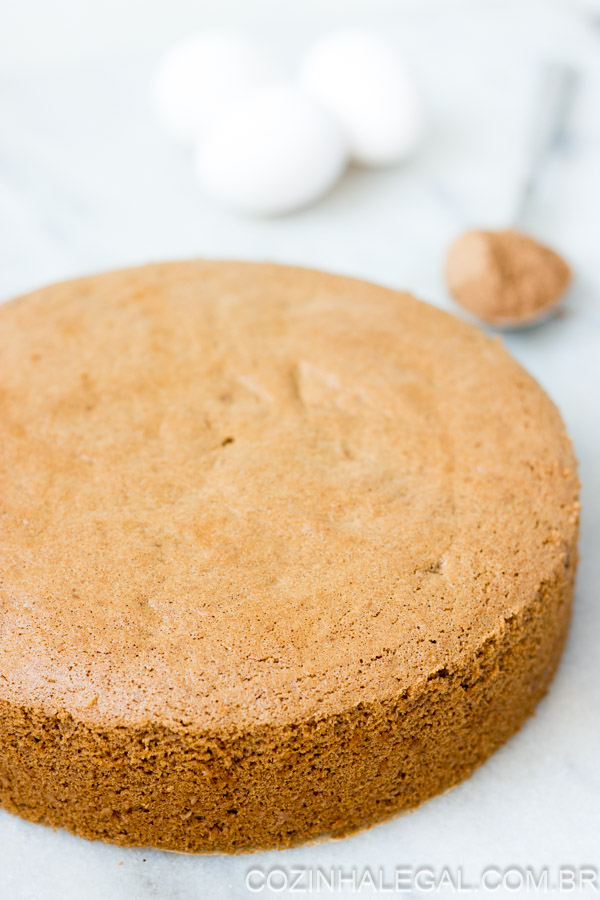 Sabor inconfundível de infância, esse bolo de Nescau com certeza vai te conquistar também. Massa super fofa com uma calda de chocolate que é sensacional.