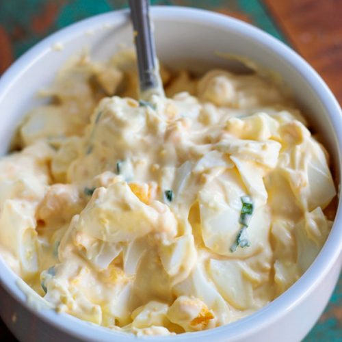 Você está prestes a conhecer a melhor receita de salada de ovo do mundo! Eu prometo.