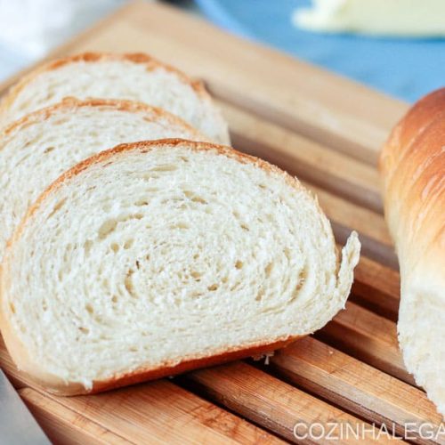 Não há nada melhor do que pão caseiro simples assado na hora e eu tenho uma receita simples de um pão muito fofo.