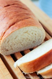 Esta é uma receita de pão caseiro simples para iniciantes. Esse pão fica muito fofo e é fácil de fazer. Ideal para quem esta começando a preparar pão em casa.