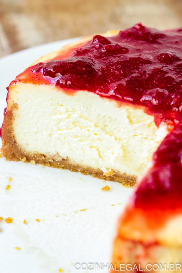 Fazer cheesecake de morango nunca foi tão fácil. Receita detalhada, com passo a passo e muitas dicas preciosas!