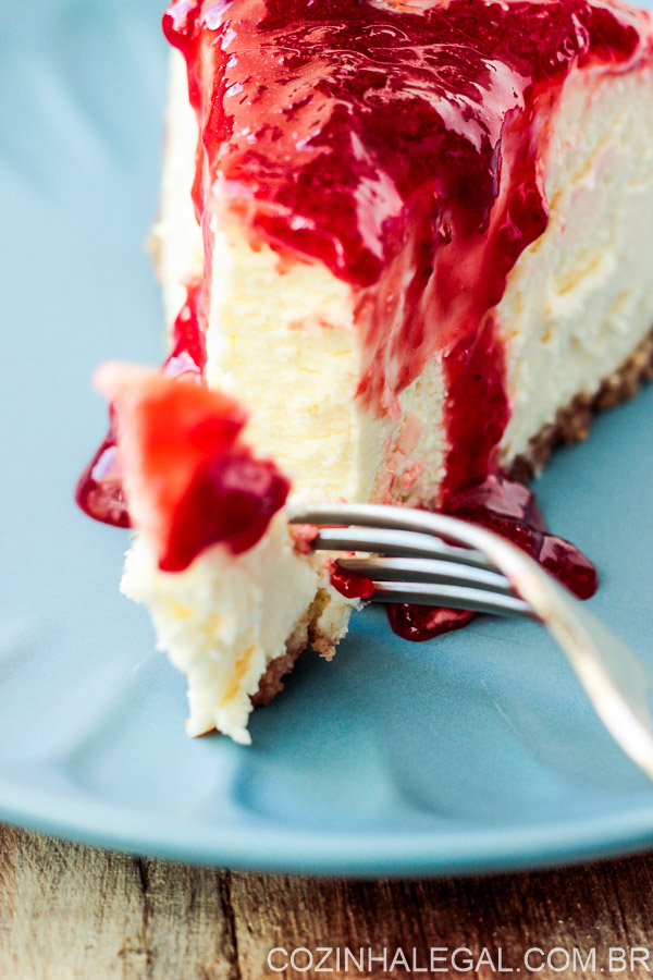 Fazer cheesecake de morango nunca foi tão fácil. Receita detalhada, com passo a passo e muitas dicas preciosas!