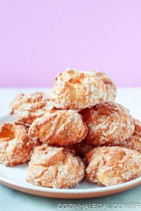 O biscoito samanta (samantinhas) é feito com a mesma massa que se faz as carolinas, ele é coberto com uma camada de açúcar e é muito fácil de fazer.