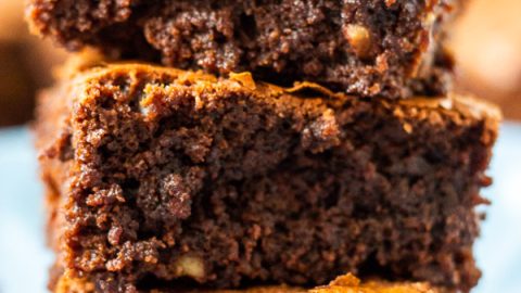 Uma das melhores receitas de brownie que existe, faça hoje mesmo o verdadeiro brownie americano. Com chocolate de verdade, sem achocolatado.