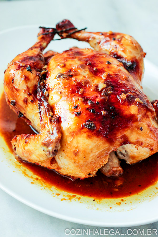 Descubra dicas super fáceis de como assar frango no forno para obter um resultado delicioso. Surpreenda-se com o sabor irresistível!