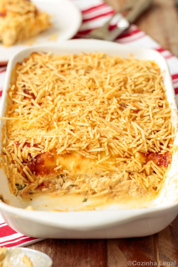 fricasse de frango com batata palha e milho