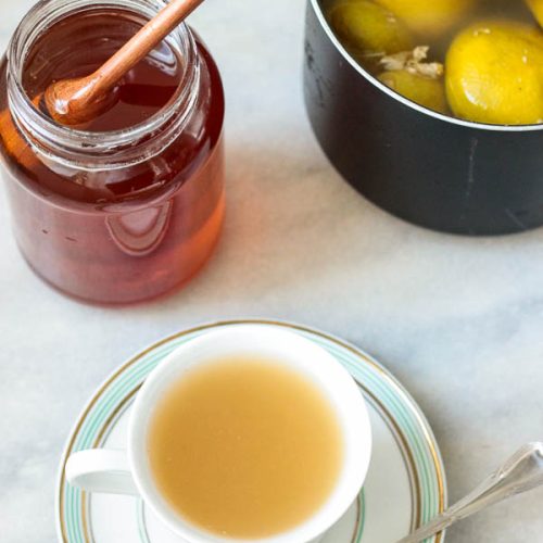 Este chá de gengibre com canela é meu segredo para tratar os sintomas da gripe. Tome por 2 dias e sinta-se melhor.