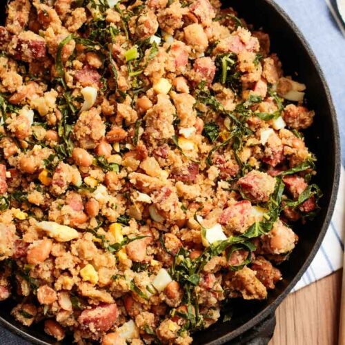Se você gosta de comida mineira, aqui está uma de receita de feijão tropeiro que é super fácil de fazer e rende muito bem.