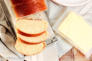 Se você gosta de pão e tem vontade de aprender a fazer seu próprio pão caseiro, essa receita vai te ajudar muito. Veja abaixo como preparar um delicioso pão Petrópolis em casa.