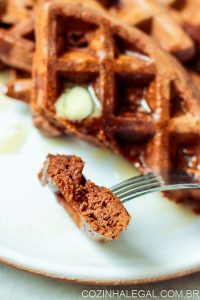 Se você gosta de waffles e chocolate, esta receita é para você. Estes waffles macios mas crocantes são ótimos para o café da manhã, brunch ou uma sobremesa após o jantar.