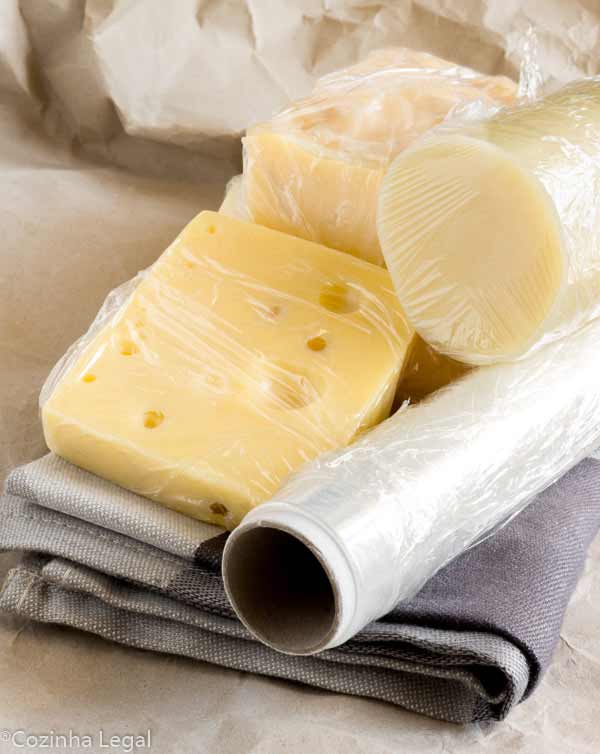 Pode congelar queijo? Na maioria dos casos, a resposta é sim! E aqui está tudo que você precisa saber sobre como fazer isso.