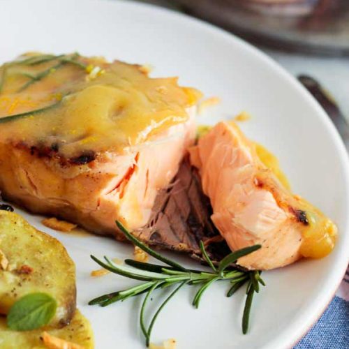 Uma receita fácil de salmão com molho de mostarda e mel fica pronto em 20 minutos. Você vai fazer isso todas as semanas!