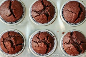 Fácil e Rápido: Cupcake de chocolate sem batedeira!