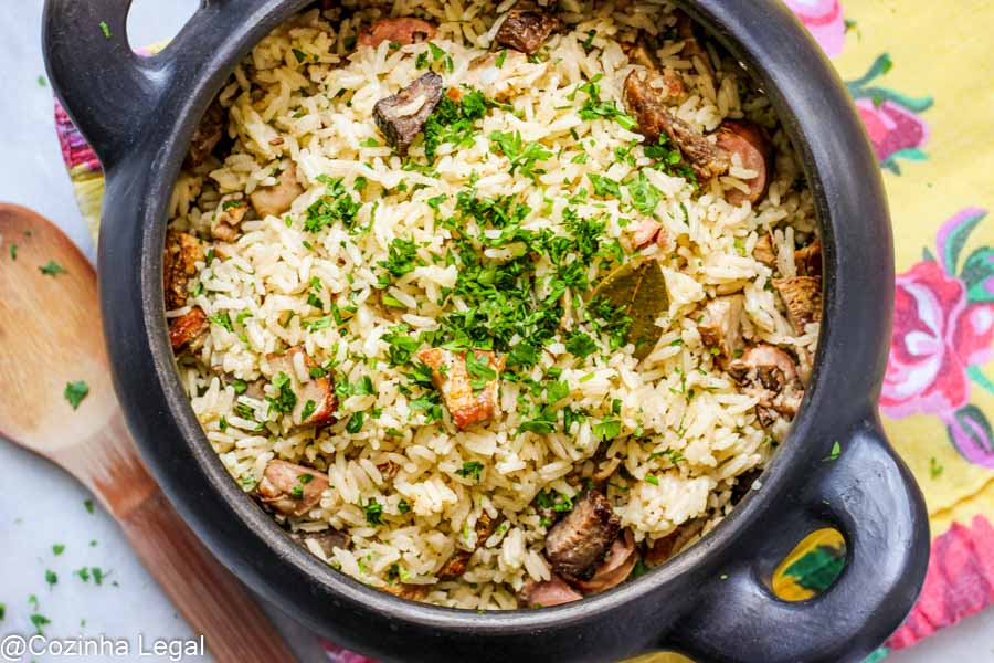 Arroz carreteiro em 30 minutos e 5 passos simples. Almoço de domingo, jantar rápido? Essa é a comida mais fácil de fazer que existe. Faça essa receita comigo.