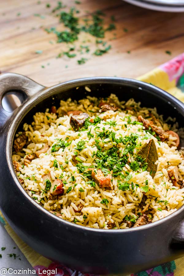 Arroz carreteiro em 30 minutos e 5 passos simples. Almoço de domingo, jantar rápido? Essa é a comida mais fácil de fazer que existe. Faça essa receita comigo.