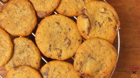 BOLACHINHAS COM GOTAS DE CHOCOLATE