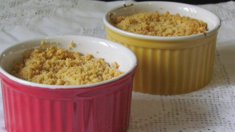 CRUMBLE DE MAÇÃ COM MANGA