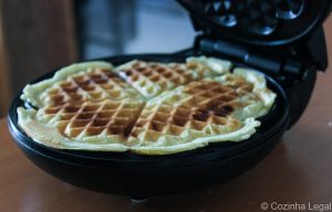 Receita fácil e descomplicada do tradicional Waffle Americano. Com poucos ingredientes é possível preparar essa delícia em casa.