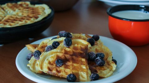 Receita fácil e descomplicada do tradicional Waffle Americano. Com poucos ingredientes é possível preparar essa delícia em casa.