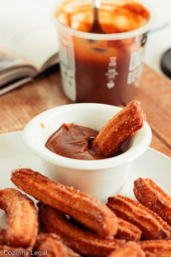 Churros Caseiro Fácil. Receita simples e descomplicada de churros para fazer em casa.