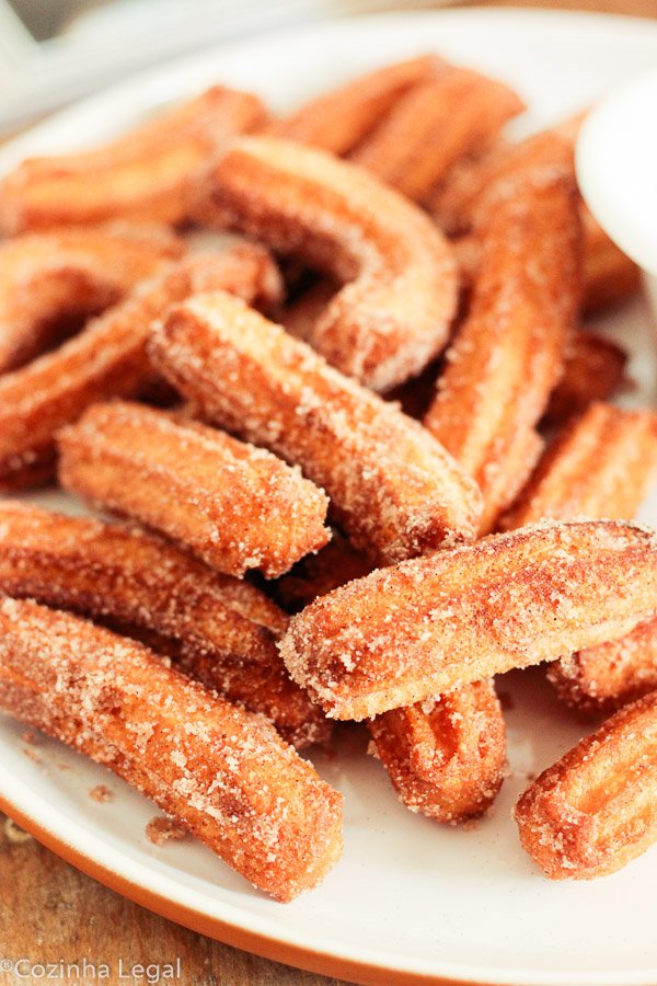 Churros Caseiro Fácil. Receita simples e descomplicada de churros para fazer em casa.