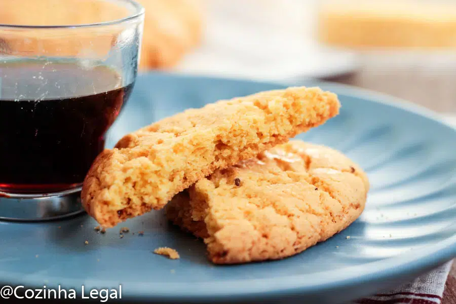 Aqui estão 20 receitas de biscoitos caseiros simples de fazer. Tem biscoito de polvilho, amanteigado, sequilho e cookies para você fazer hoje mesmo. 