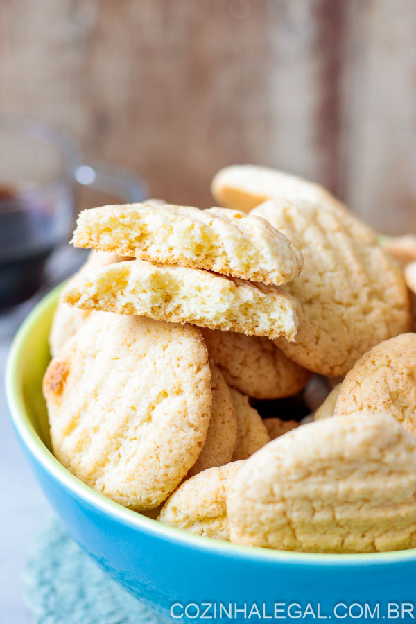 Aqui estão 20 receitas de biscoitos caseiros simples de fazer. Tem biscoito de polvilho, amanteigado, sequilho e cookies para você fazer hoje mesmo. 