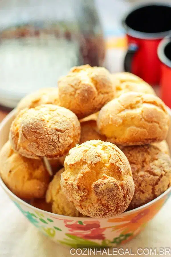 Aqui estão 20 receitas de biscoitos caseiros simples de fazer. Tem biscoito de polvilho, amanteigado, sequilho e cookies para você fazer hoje mesmo. 