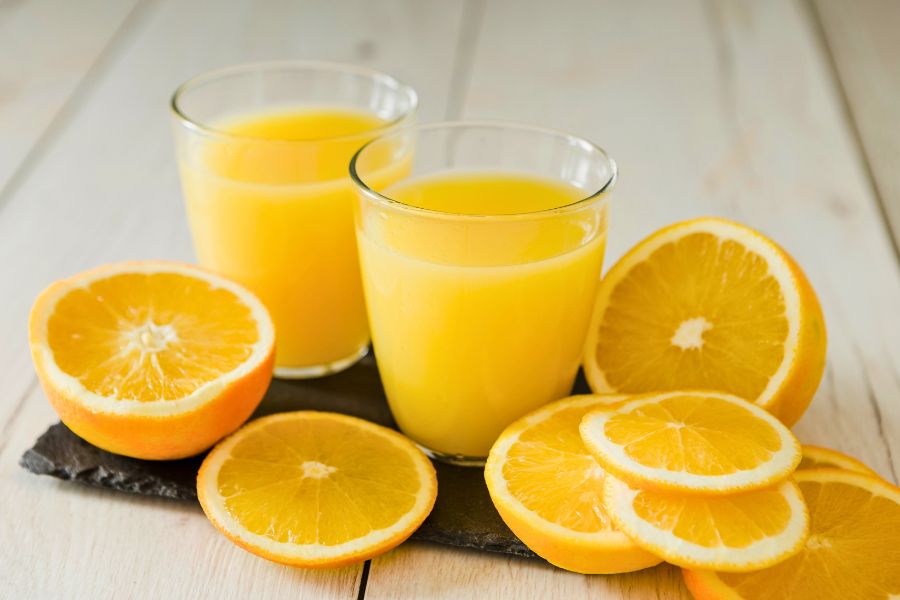 Veja como fazer suco de laranja no liquidificador. Esse é o jeito mais rápido e prático de ter um suco fresco a qualquer hora do dia.