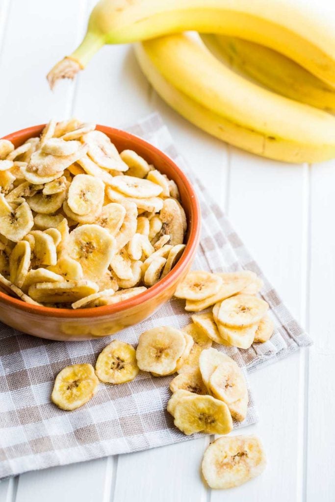 O chips de banana Verde Fit é uma delicia saudável e vai te acompanhar em diversos momentos. Receita simples e fácil de fazer. Confira.