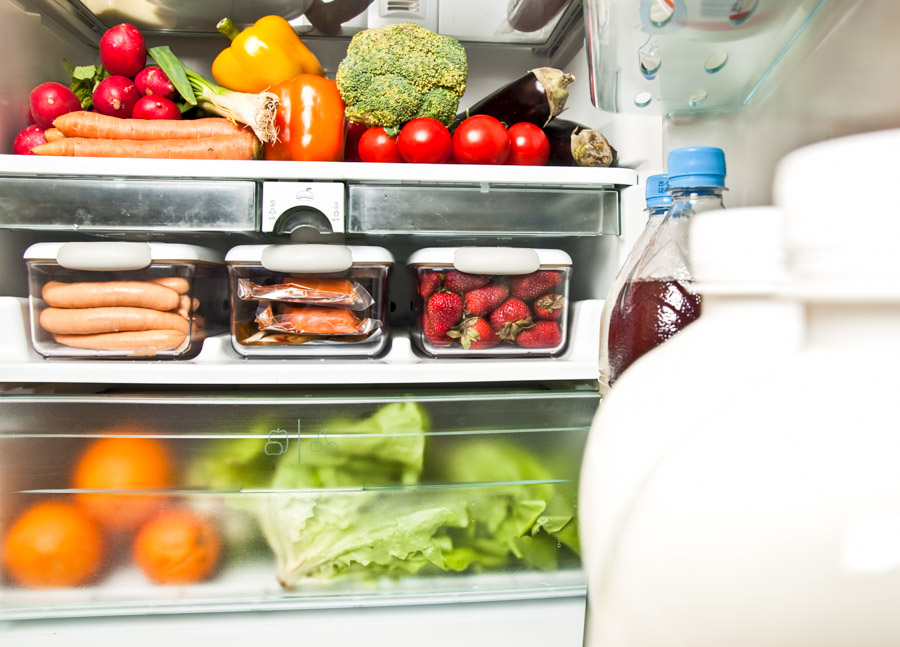 Aqui estão 10 dicas para evitar o desperdício de alimentos em casa. Economize dinheiro e ajude o meio ambiente com pequenas mudanças.