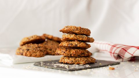 Aprenda a fazer deliciosos biscoitos sem glúten com estas 15 receitas incríveis! Desde opções com amêndoa, aveia, coco, limão e muito mais.