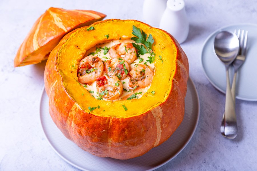 Aprenda como fazer um delicioso bobó de camarão fácil em casa com essa receita incrível. Com ingredientes simples e saborosos.