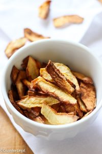 Chips de maçã crocantes na airfryer