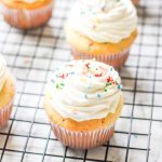 Cupcake de Aniversário Colorido: Aprenda a Fazer!