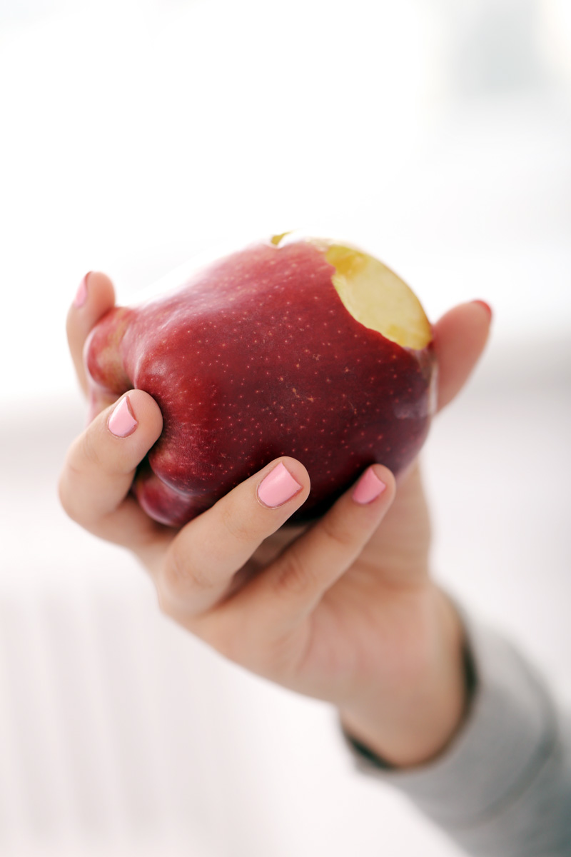 Com essas 3 dicas você nunca mais vai jogar maça fora. Descubra agora como armazenar maçãs para que fiquem frescas e saborosas por mais tempo.