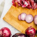 Como cortar cebola sem chorar: 5 dicas testadas