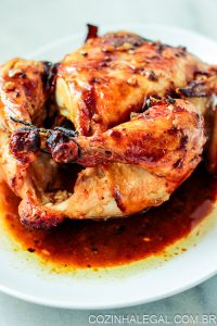 Como temperar um frango inteiro para que seu assado seja o mais saboroso e suculento de todos os tempos