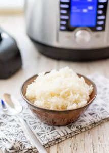 Como fazer arroz na panela de pressão